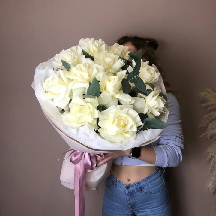 11 Белых французских роз "Вайт найс" с доставкой в Ханты-Мансийске
