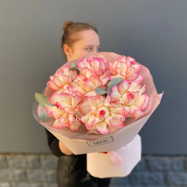 7 французских роз Джумилия в Ханты-Мансийске