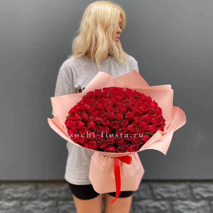 101  красная кенийская роза  с доставкой в Ханты-Мансийске