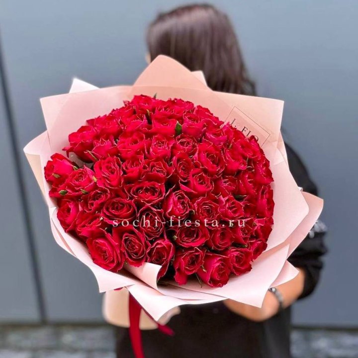 55 кенийских роз в Ханты-Мансийске