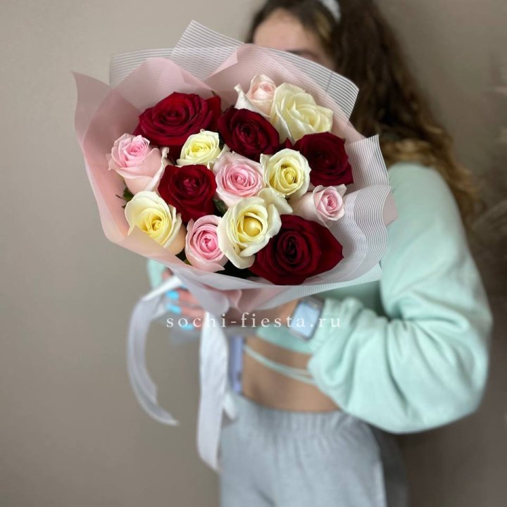 15 роз "Карусель" в Ханты-Мансийске
