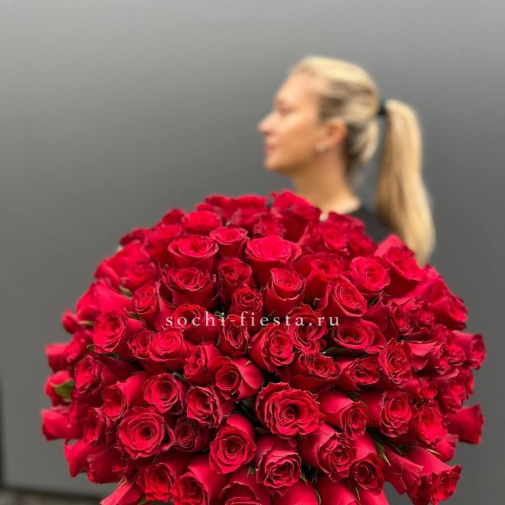 Охапка из 101 красной розы в Ханты-Мансийске