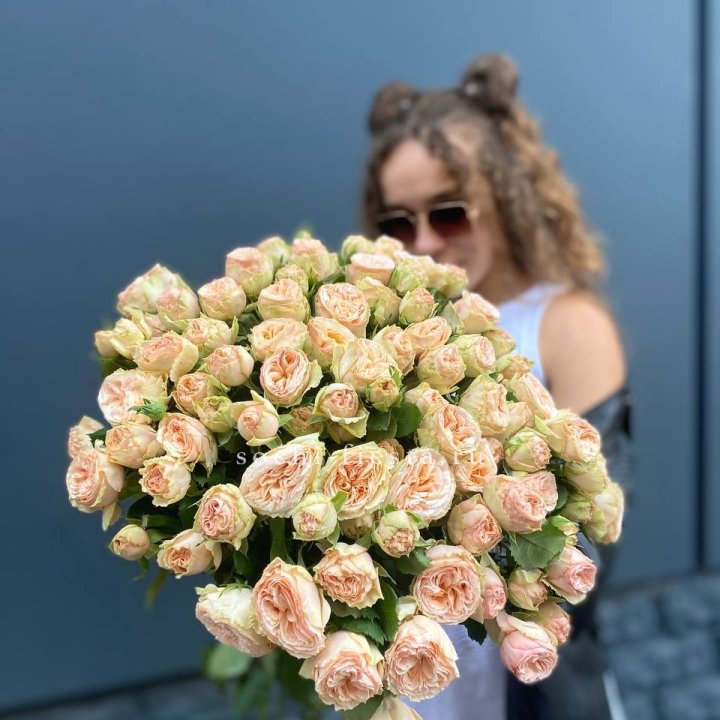 25 пионовидных роз в Ханты-Мансийске