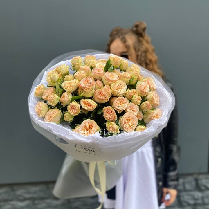 15 пионовидных роз в Ханты-Мансийске