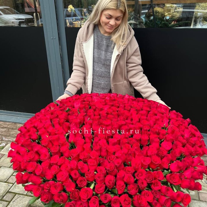 501 красная роза в корзине в Ханты-Мансийске