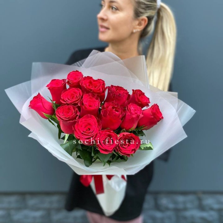 Букет из 15 красных роз  в Ханты-Мансийске