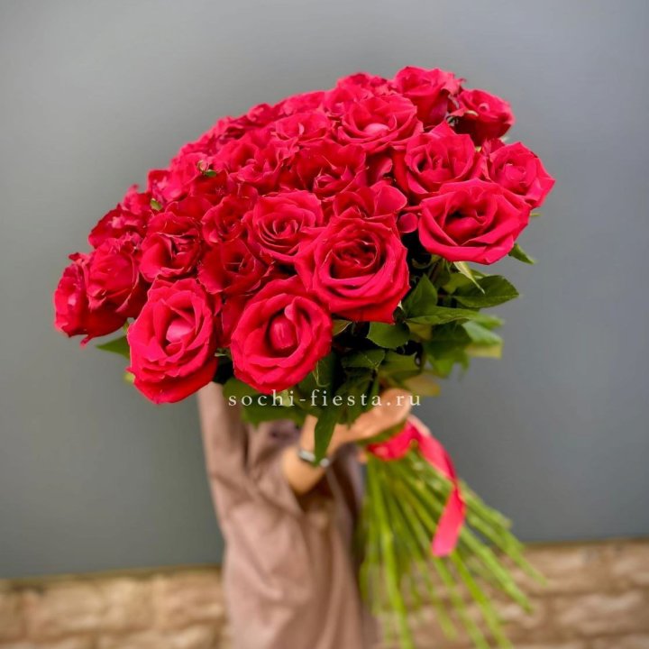 51 высокая красная роза в Ханты-Мансийске