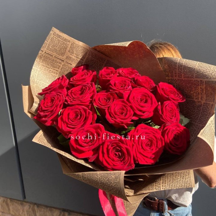 19 красных роз Леди Крафт в Ханты-Мансийске