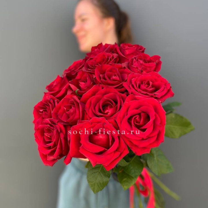 15 красных роз под ленту в Ханты-Мансийске