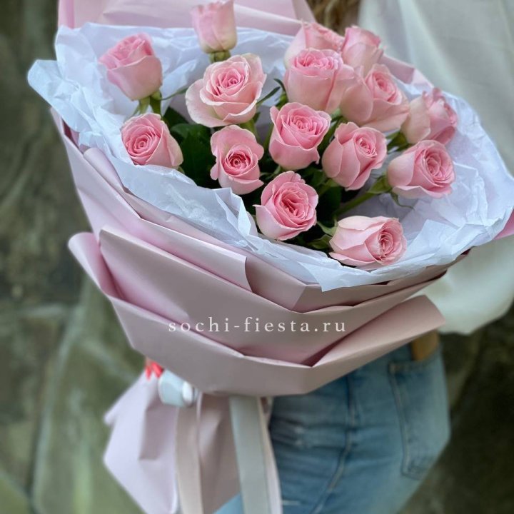 Розовые розы в авторском оформлении в Ханты-Мансийске