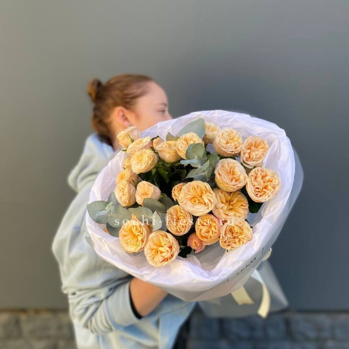 7 пионовидных роз в Ханты-Мансийске