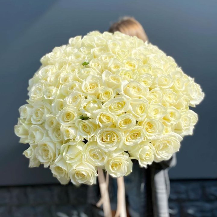 Букет  из 101 белой розы  в Ханты-Мансийске