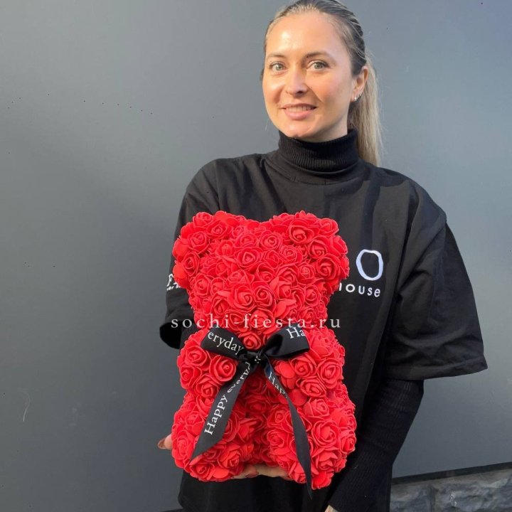 Медведь из роз красный в Ханты-Мансийске