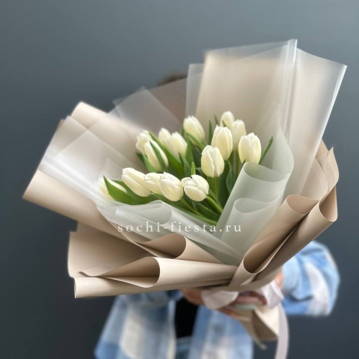 Букет из 15 белых тюльпанов в Ханты-Мансийске