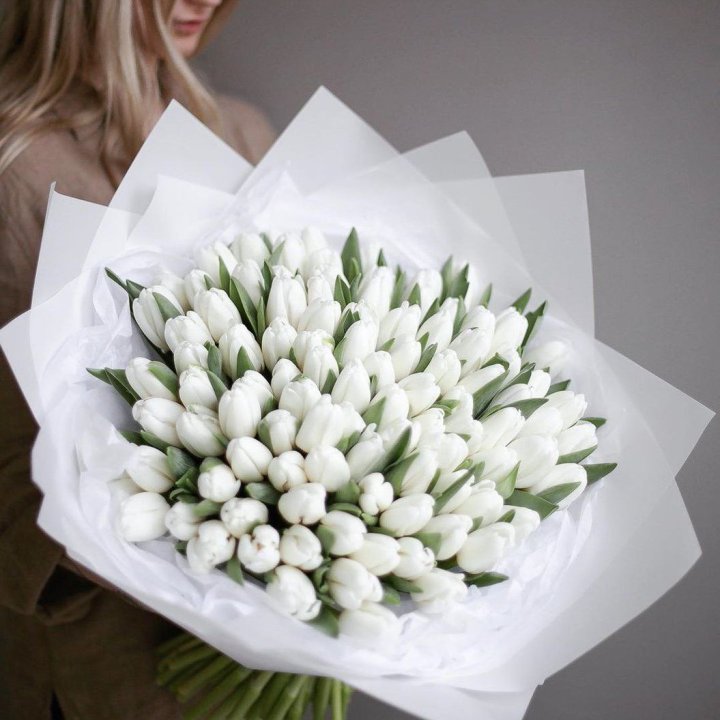 101 белый тюльпан в Ханты-Мансийске