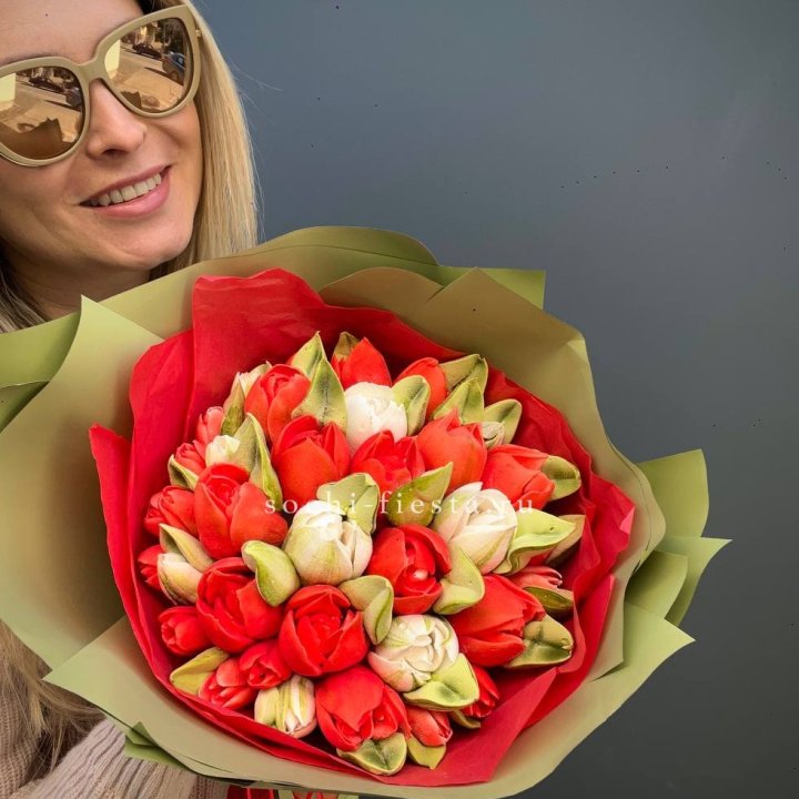 Зефирный букет из тюльпанов с доставкой в Ханты-Мансийске